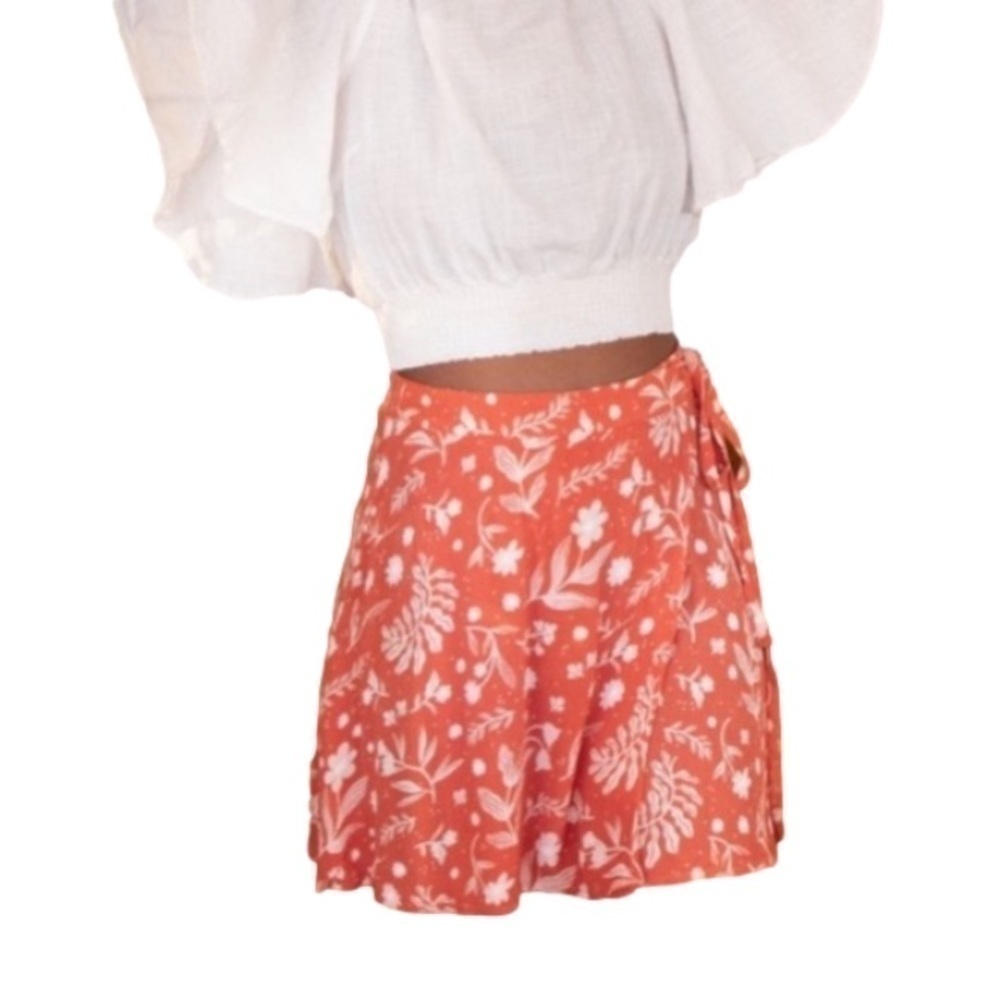 NWT. HOST PICK Women’s  Mini Wrap Skirt Orange and White Size M. Price Firm
